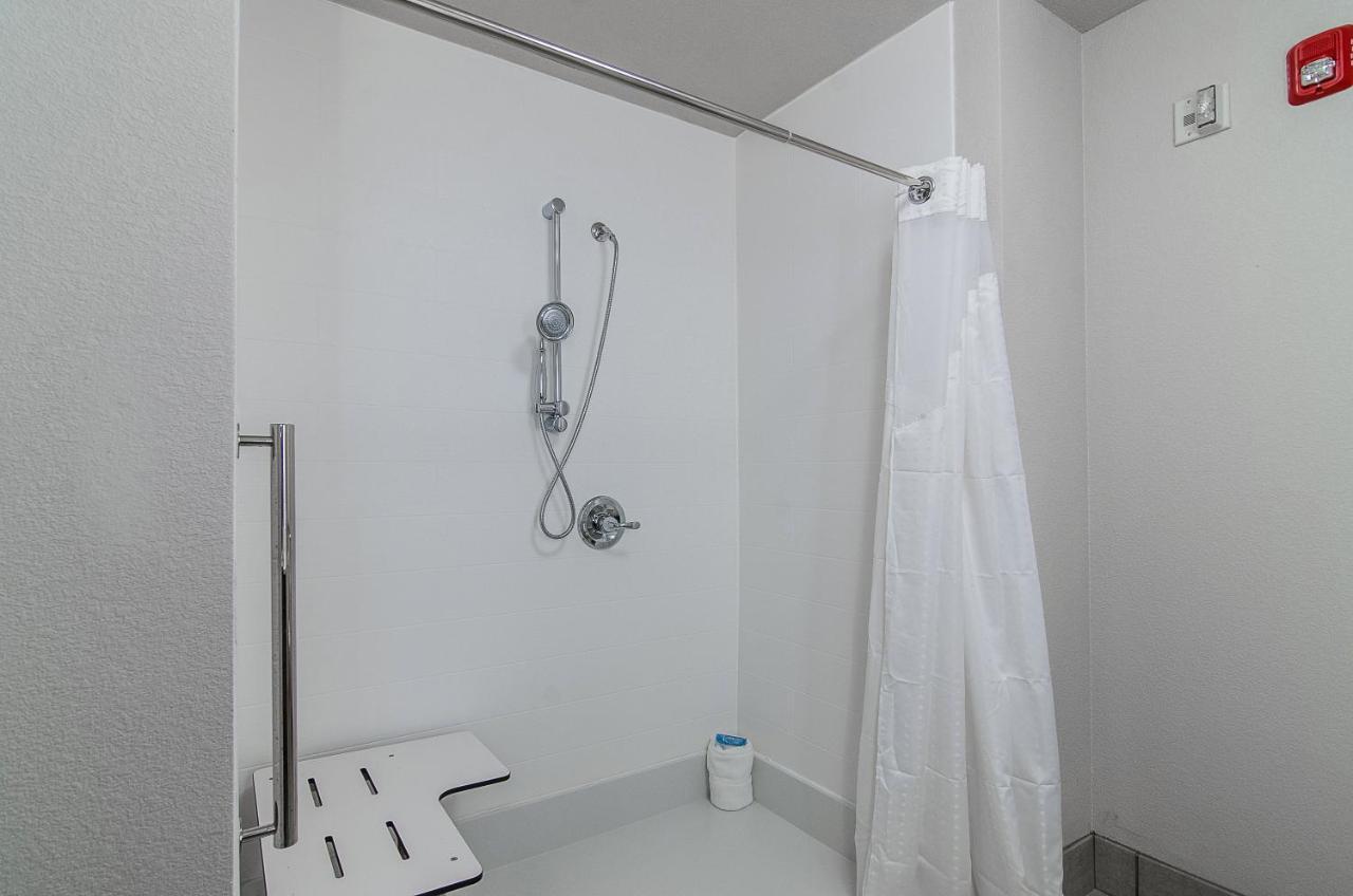 Holiday Inn Express & Suites - Atchison By Ihg Exteriör bild