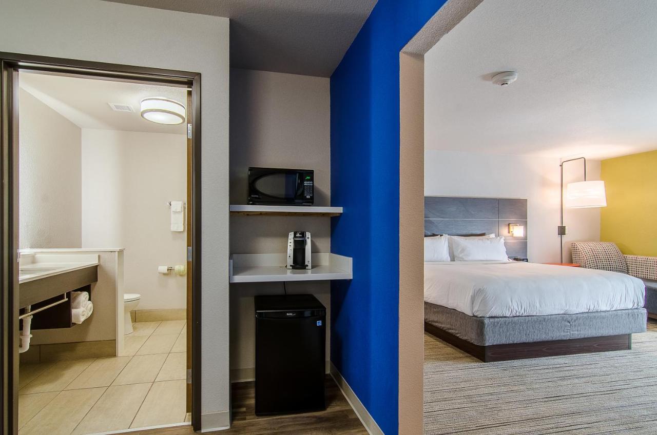 Holiday Inn Express & Suites - Atchison By Ihg Exteriör bild