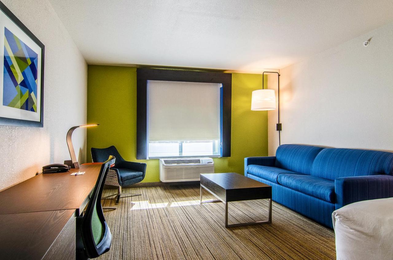 Holiday Inn Express & Suites - Atchison By Ihg Exteriör bild