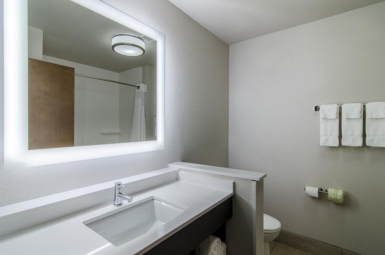 Holiday Inn Express & Suites - Atchison By Ihg Exteriör bild