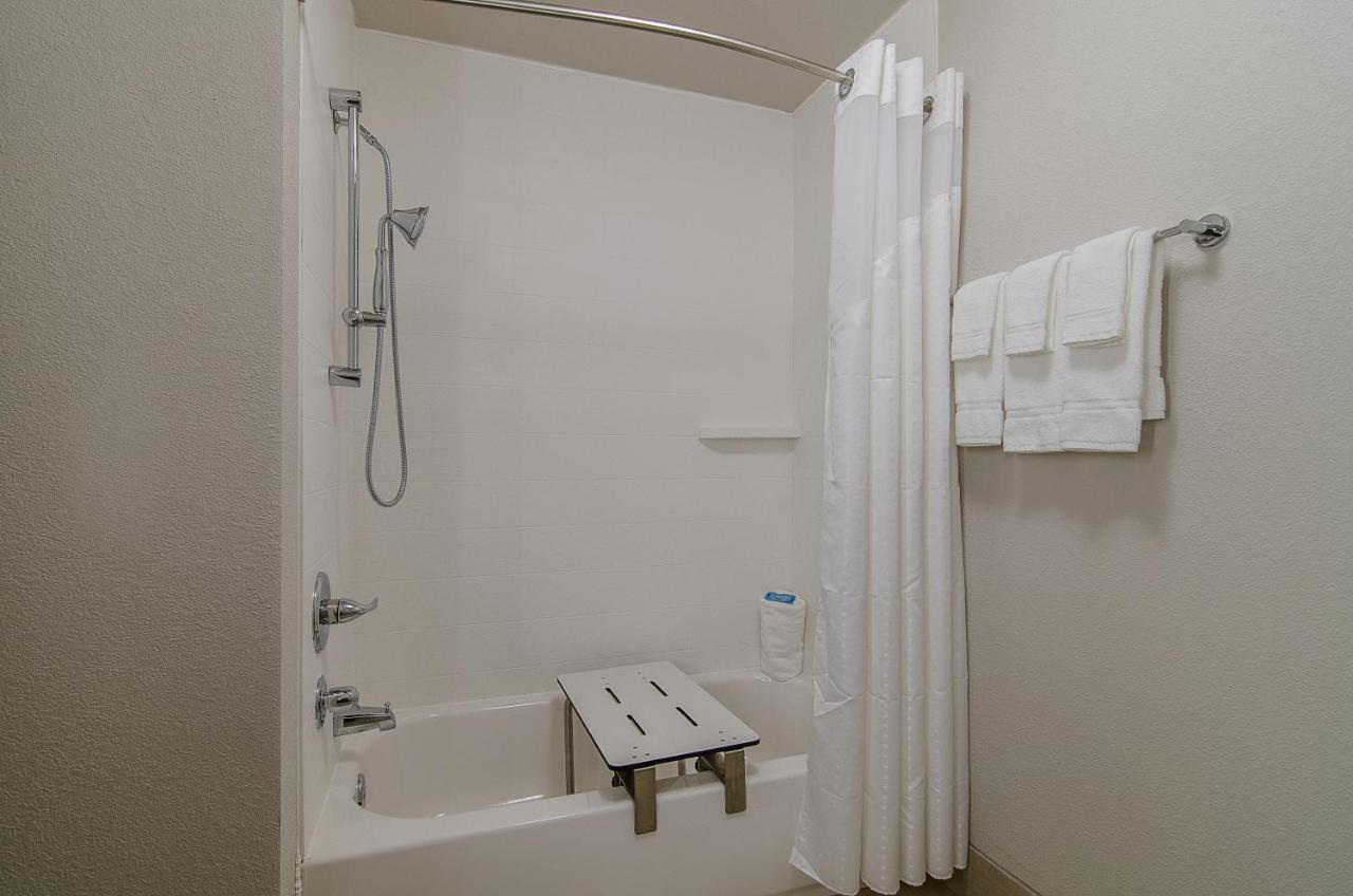 Holiday Inn Express & Suites - Atchison By Ihg Exteriör bild