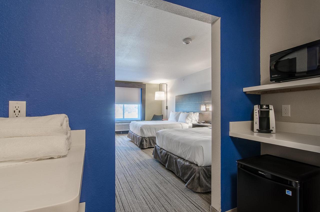 Holiday Inn Express & Suites - Atchison By Ihg Exteriör bild