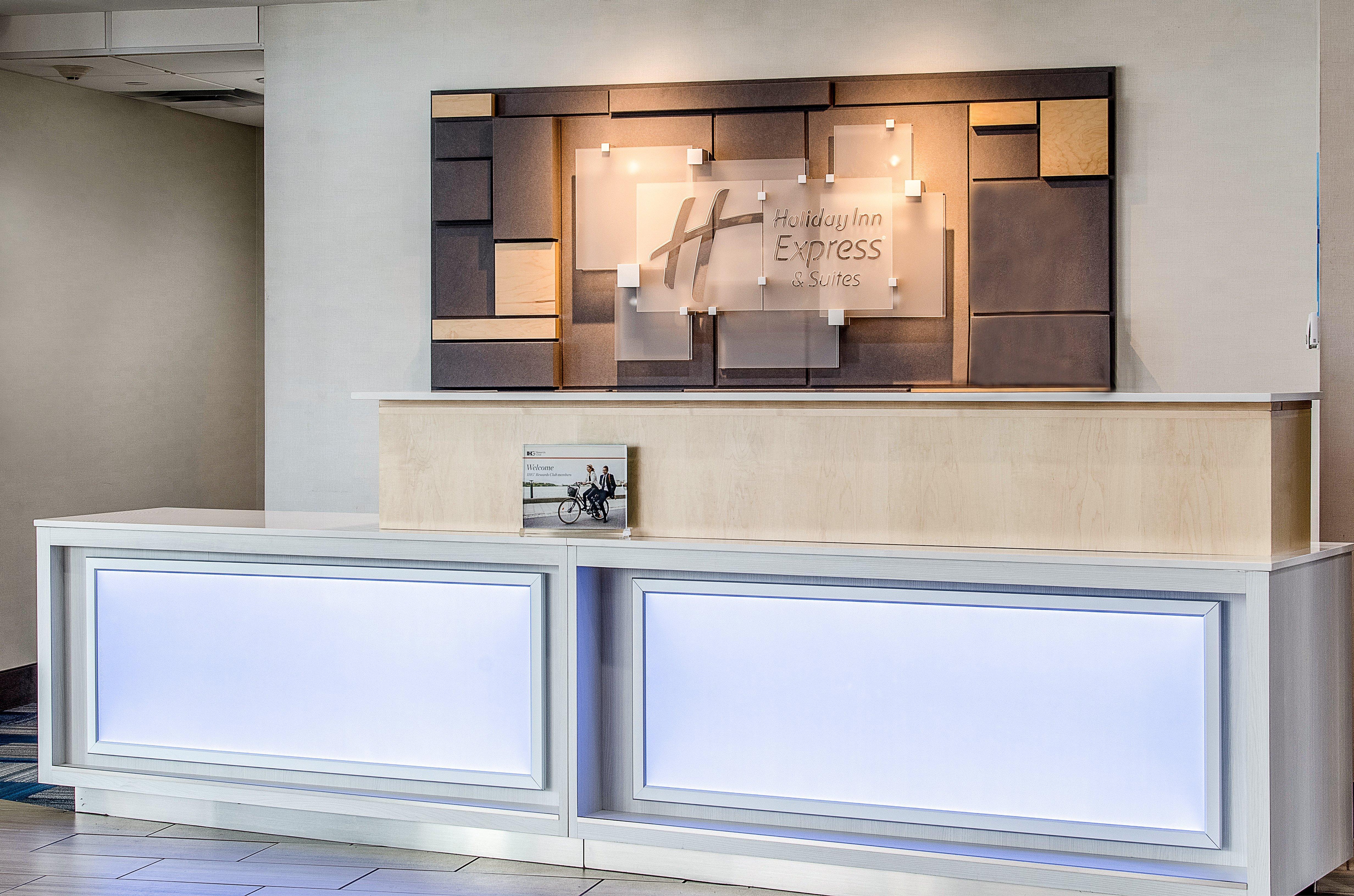 Holiday Inn Express & Suites - Atchison By Ihg Exteriör bild