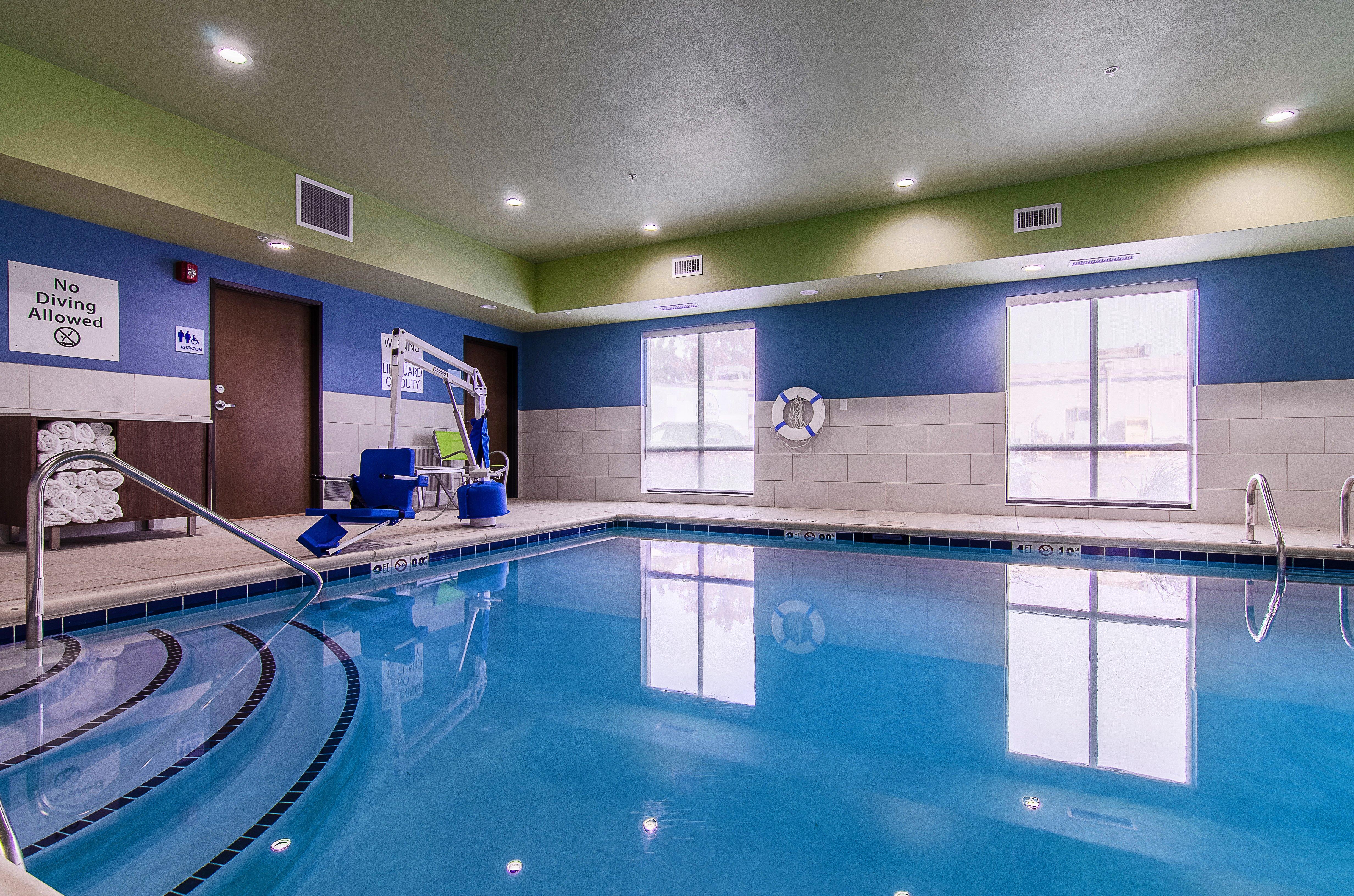Holiday Inn Express & Suites - Atchison By Ihg Exteriör bild